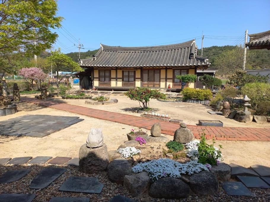 Yasun Gallery Gyeongju Dış mekan fotoğraf